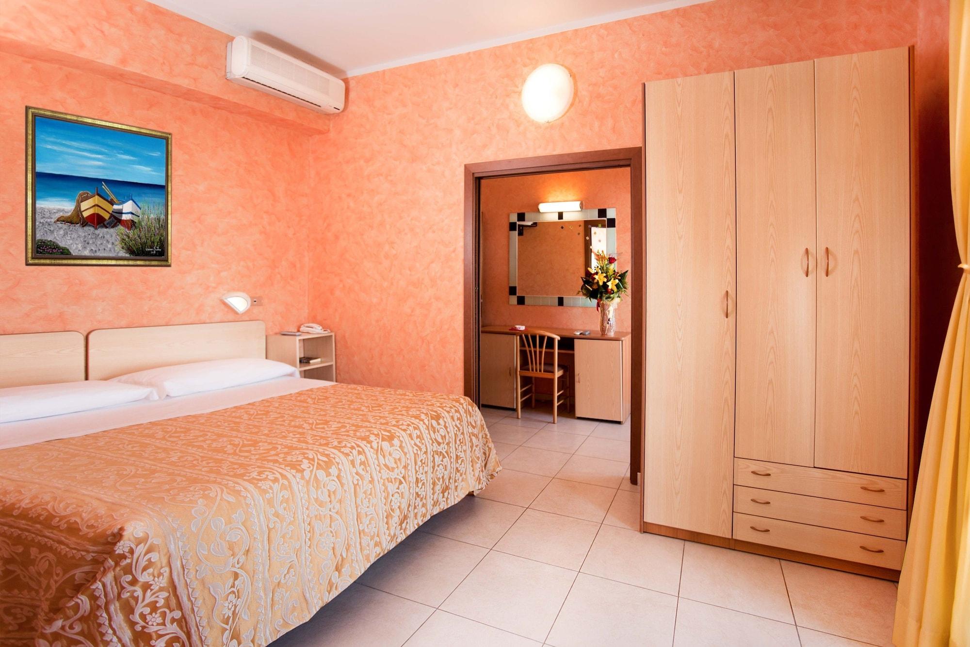 Hotel Caesar Cesenatico Esterno foto