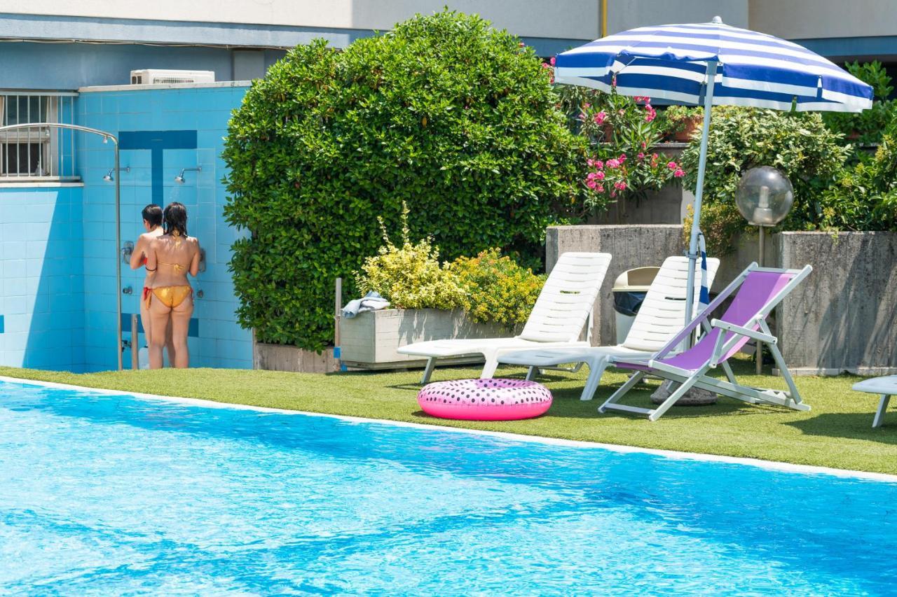 Hotel Caesar Cesenatico Esterno foto