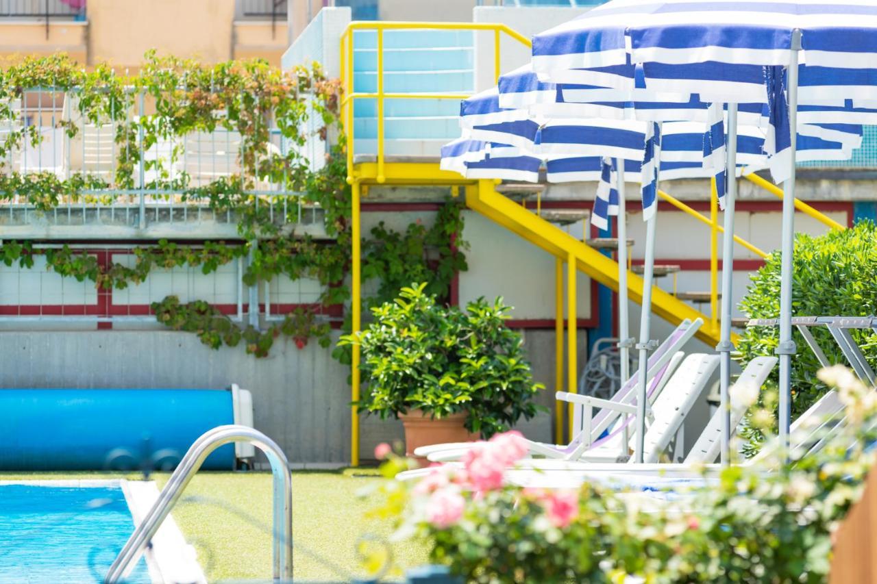 Hotel Caesar Cesenatico Esterno foto