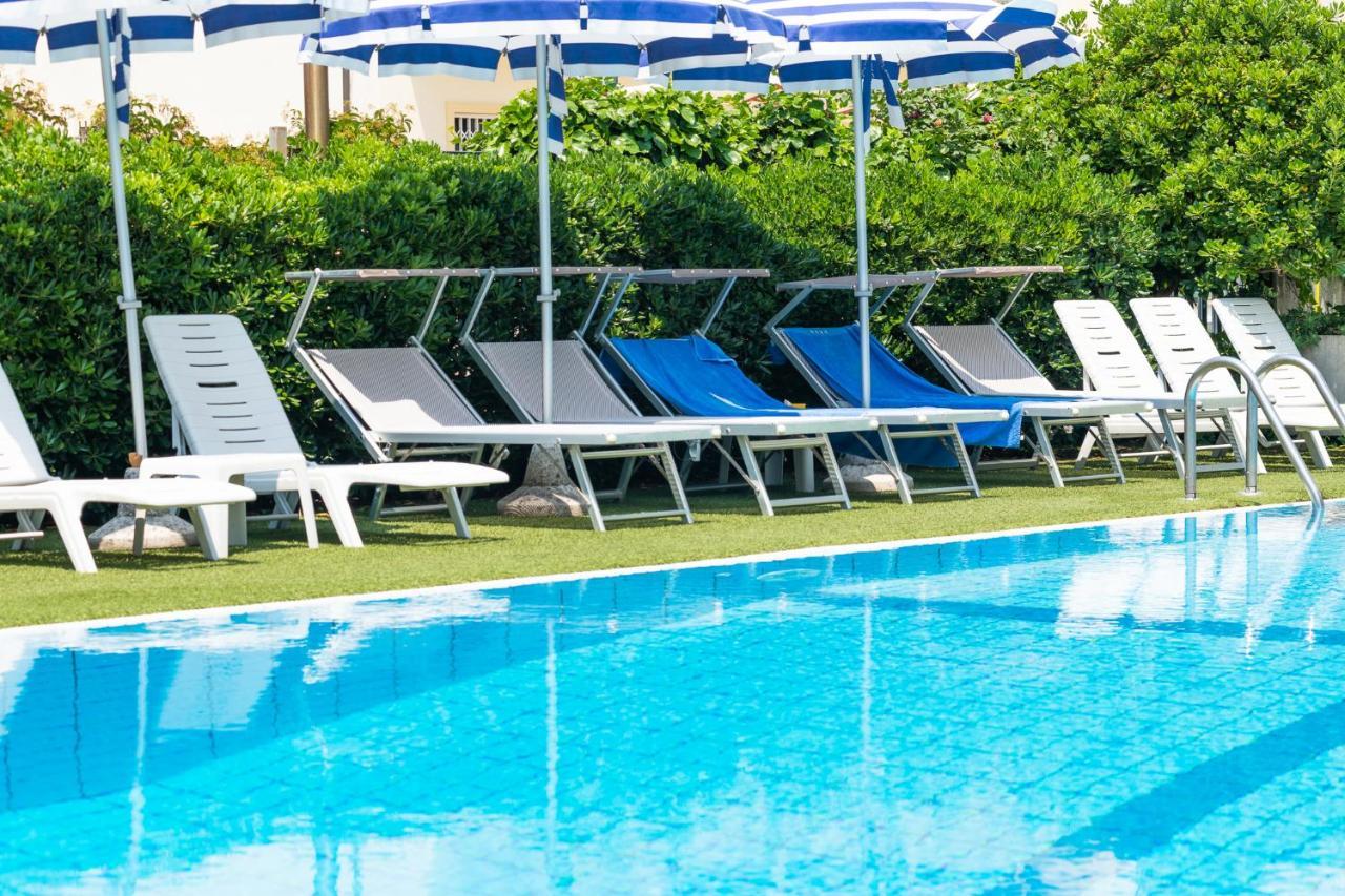 Hotel Caesar Cesenatico Esterno foto