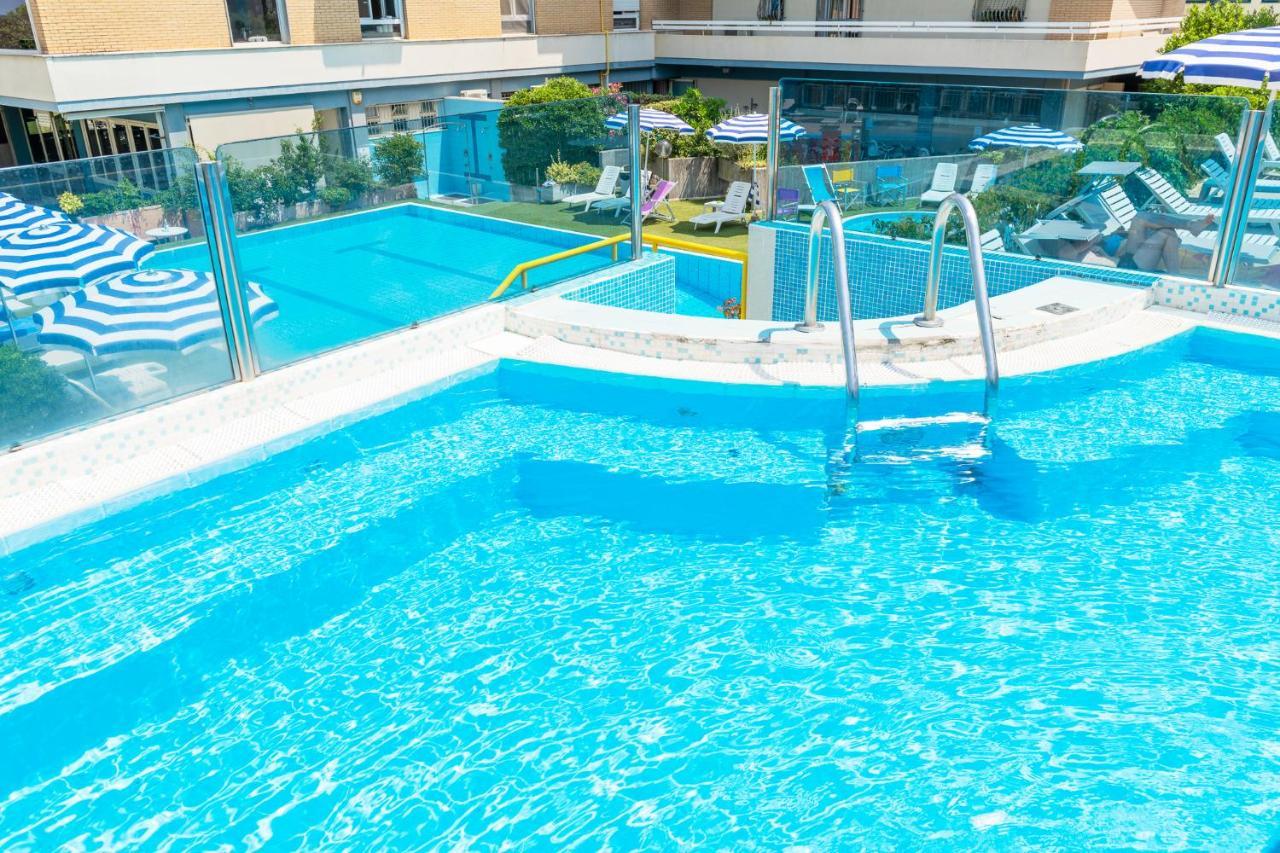 Hotel Caesar Cesenatico Esterno foto
