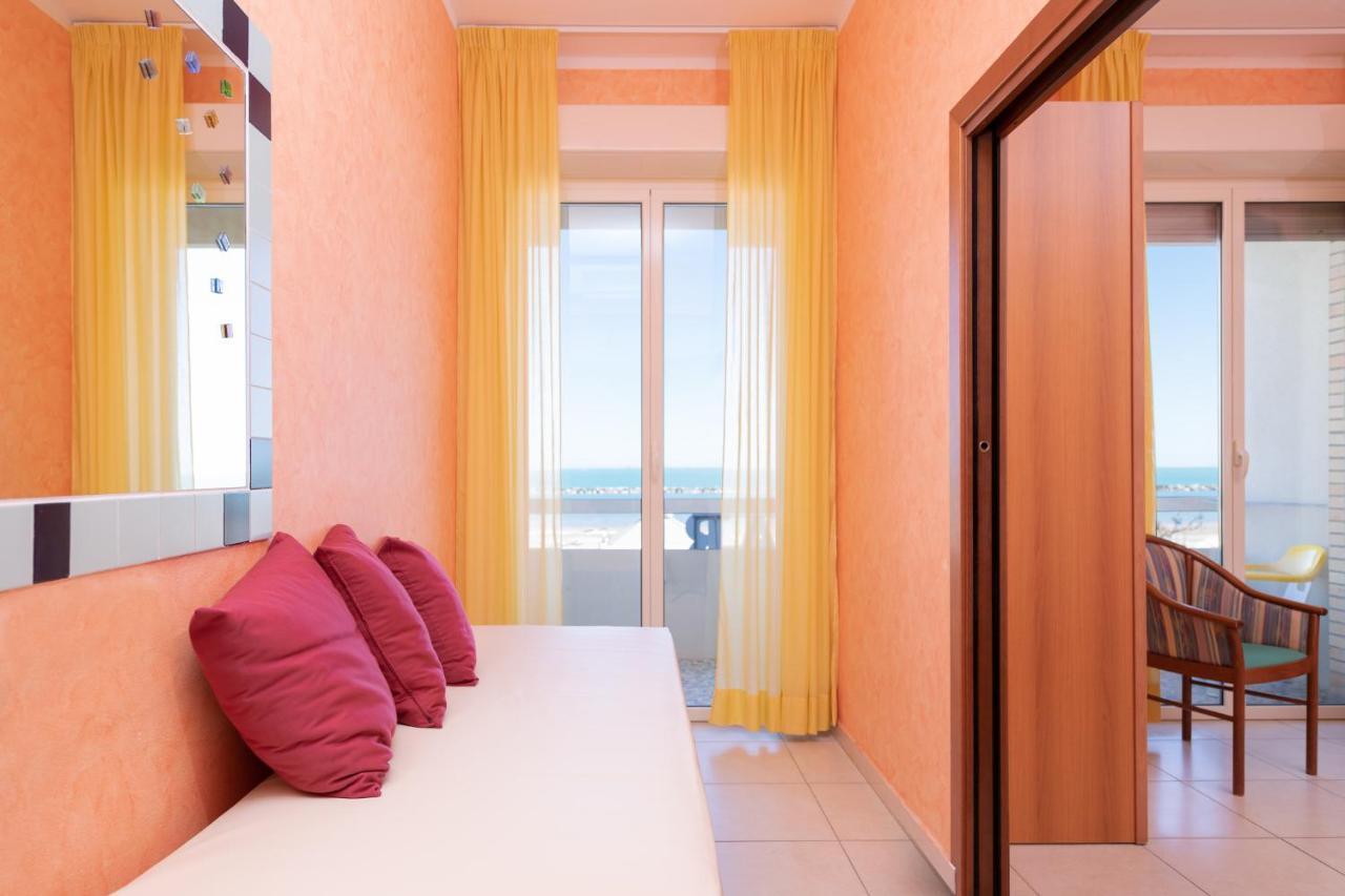 Hotel Caesar Cesenatico Esterno foto