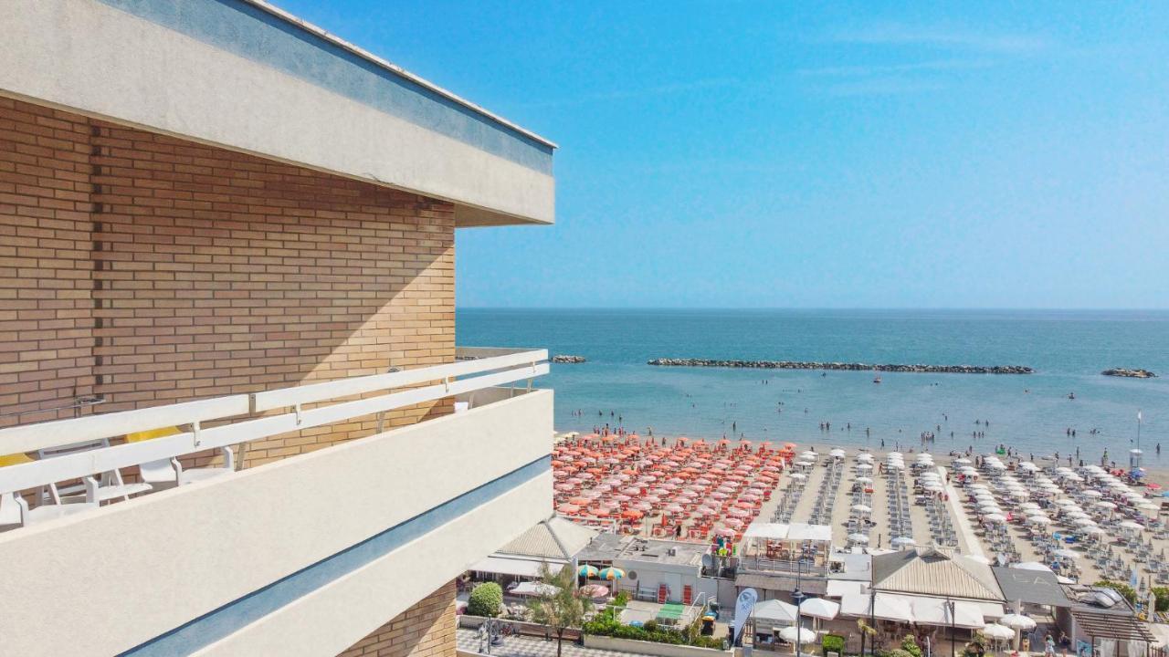 Hotel Caesar Cesenatico Esterno foto