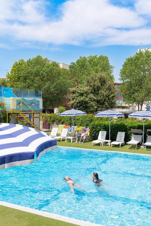 Hotel Caesar Cesenatico Esterno foto