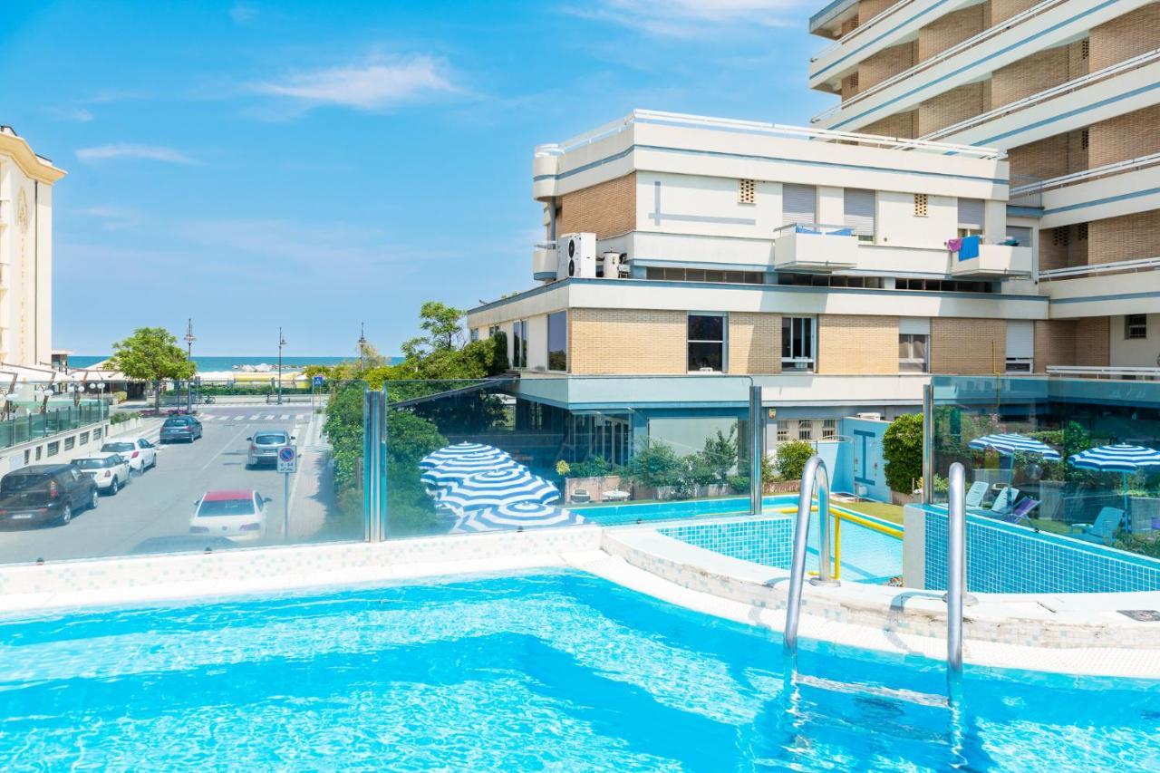 Hotel Caesar Cesenatico Esterno foto