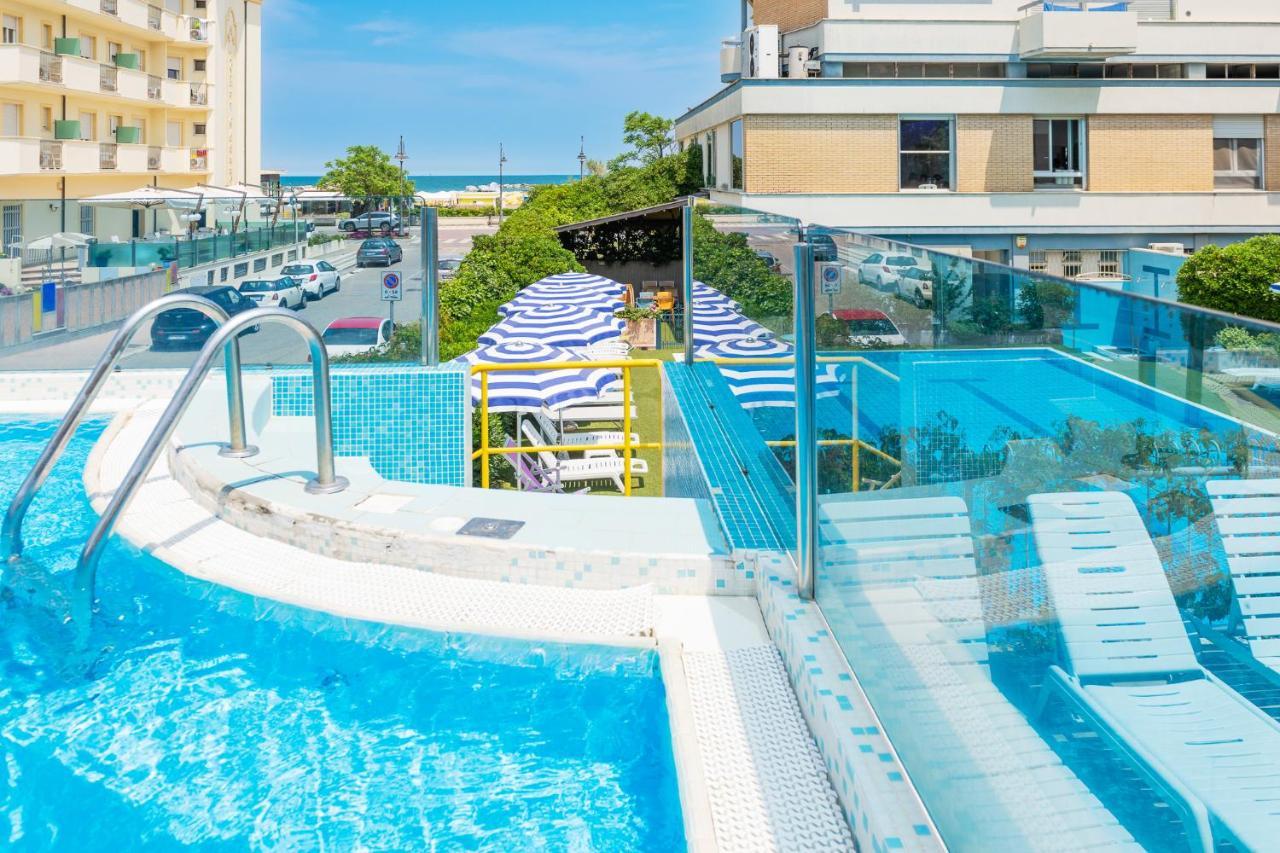 Hotel Caesar Cesenatico Esterno foto