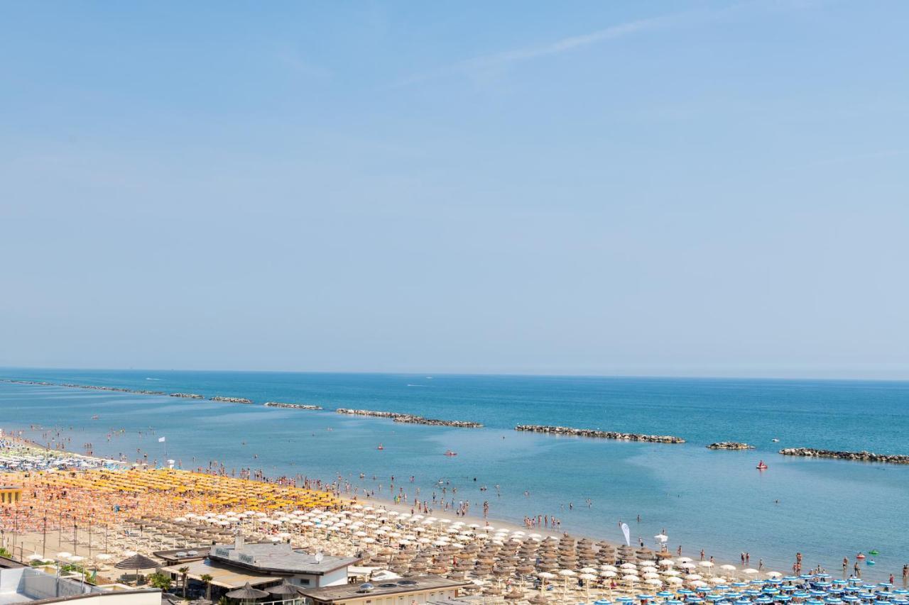 Hotel Caesar Cesenatico Esterno foto