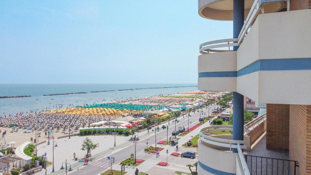 Hotel Caesar Cesenatico Esterno foto