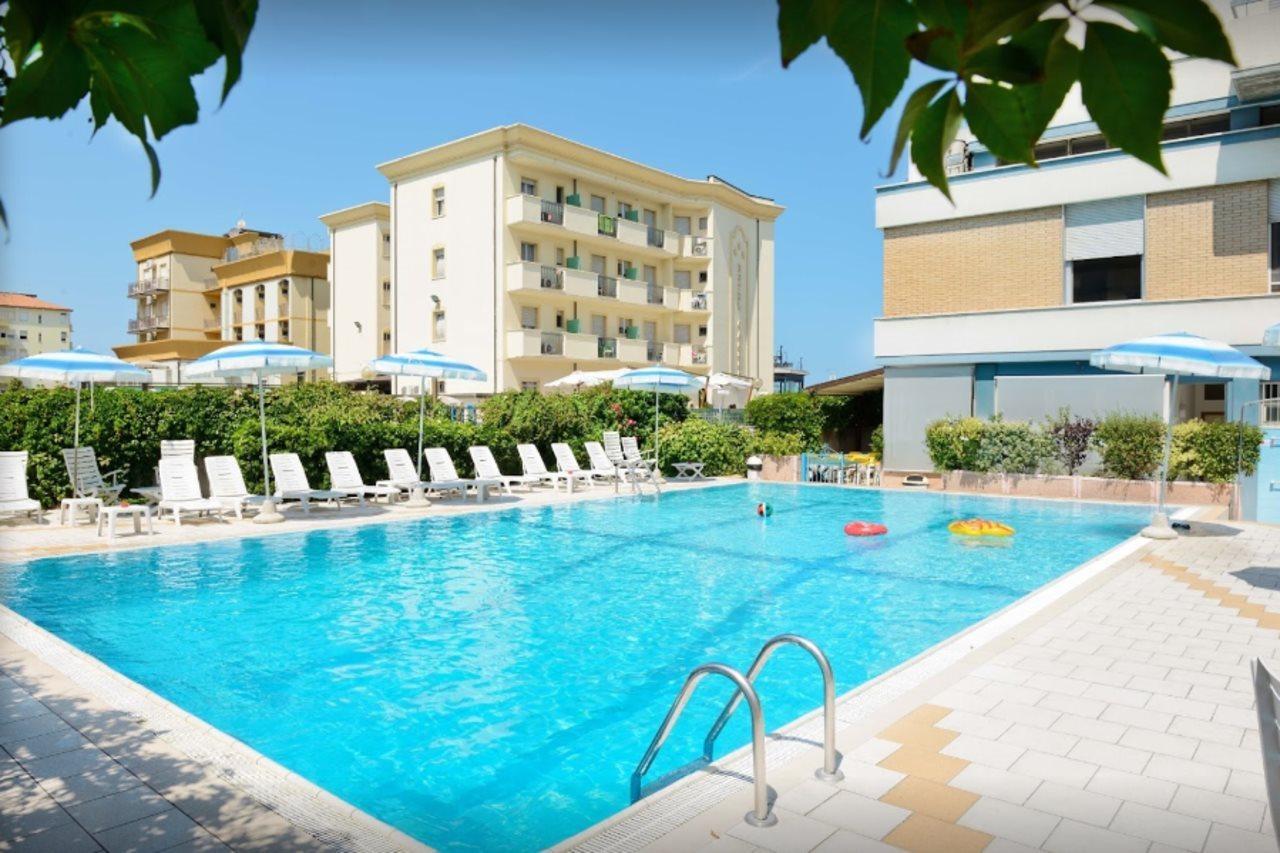 Hotel Caesar Cesenatico Esterno foto